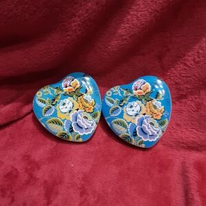 The image shows a Brighton heart-shaped trinket box